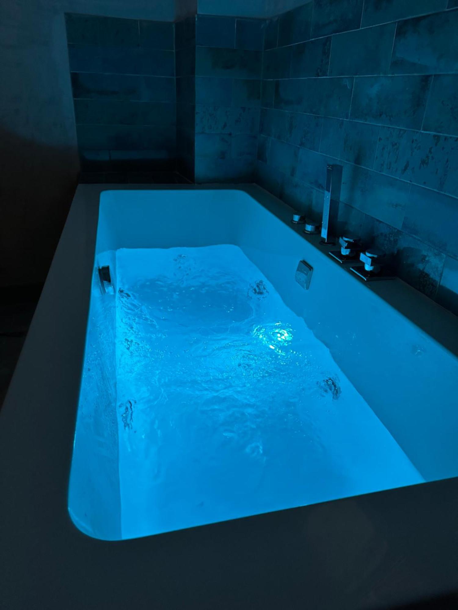 Cherry Jacuzzi Apartment Ronda Exterior foto